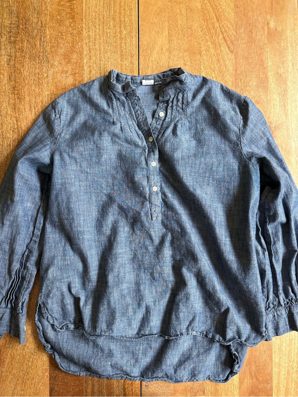GAP women’s Blue Chambray Button-Neck Top